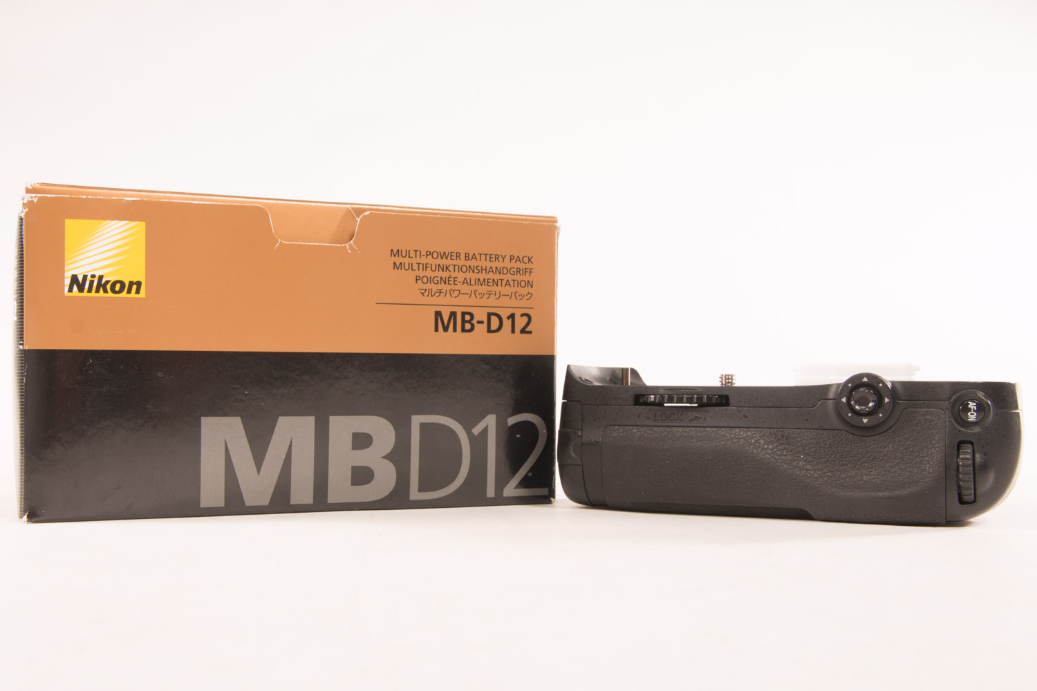 Nikon MB-D12 Batteriegriff geb. Bild 06